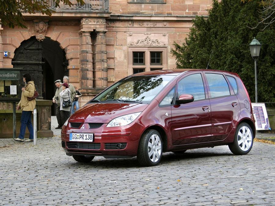  Mitsubishi Colt 5-Door 2004 года  (фото 3 из 29)